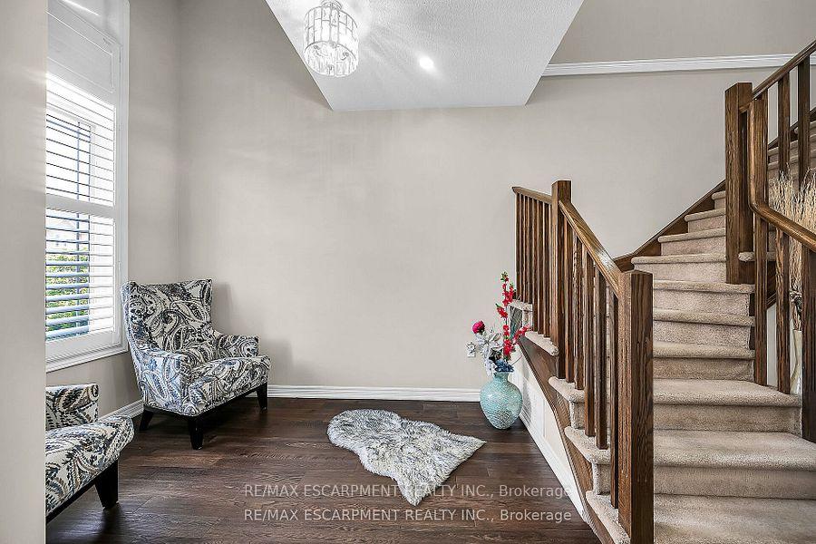 Photo 4 of 8 Charleswood Crescent, Hamilton, Stoney Creek — HOMEH