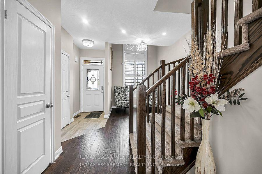 Photo 16 of 8 Charleswood Crescent, Hamilton, Stoney Creek — HOMEH