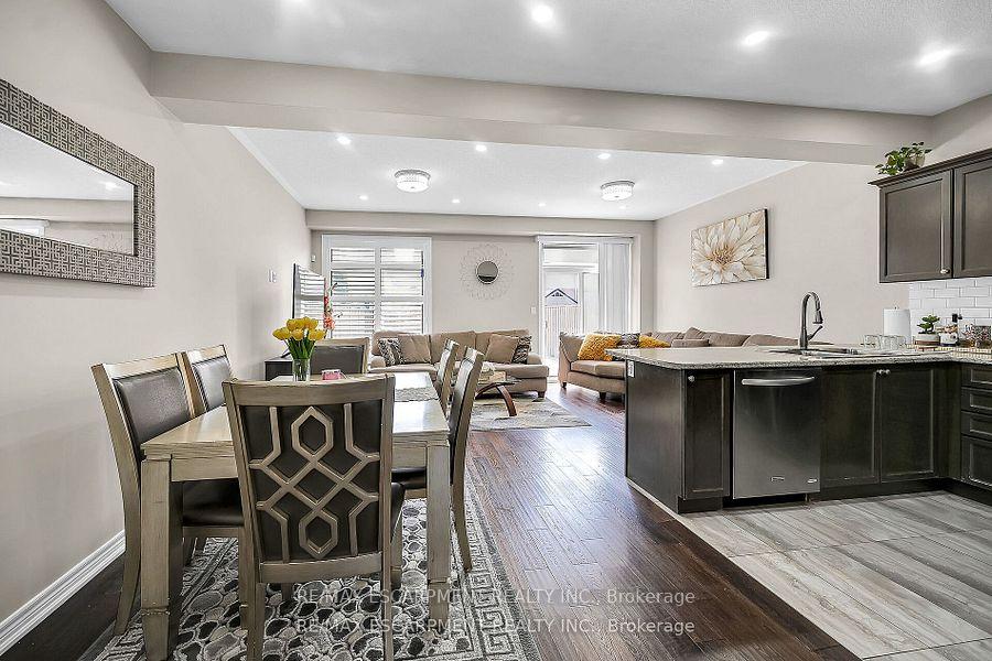 Photo 9 of 8 Charleswood Crescent, Hamilton, Stoney Creek — HOMEH