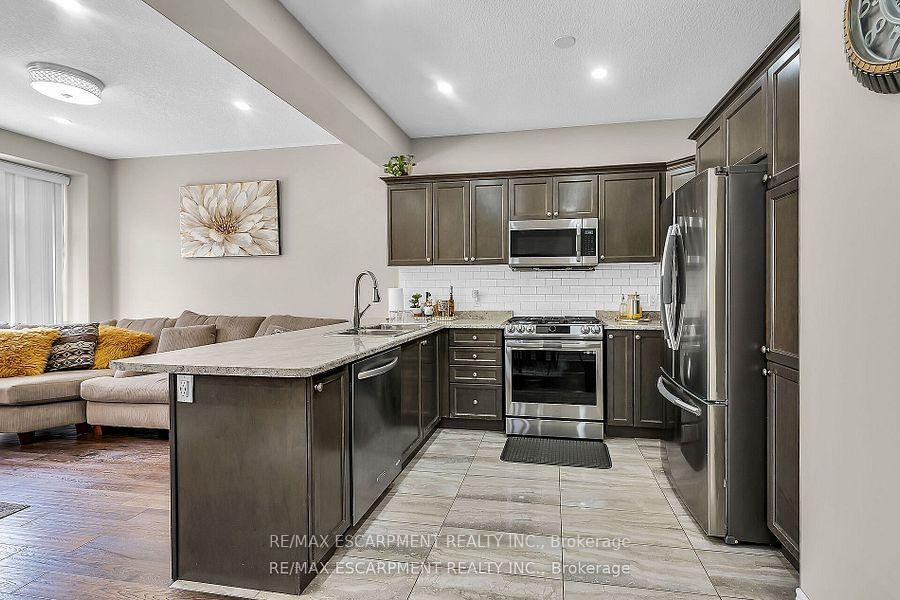 Photo 13 of 8 Charleswood Crescent, Hamilton, Stoney Creek — HOMEH