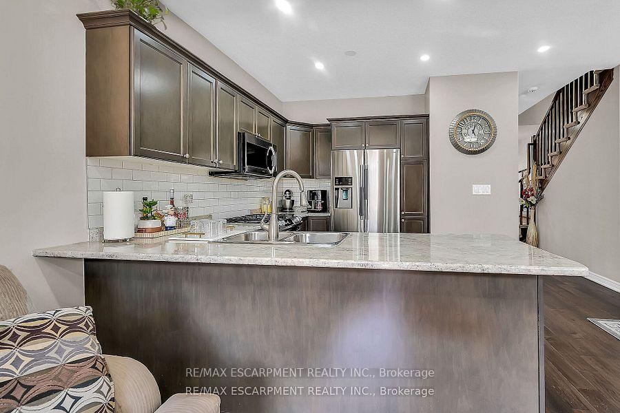 Photo 25 of 8 Charleswood Crescent, Hamilton, Stoney Creek — HOMEH