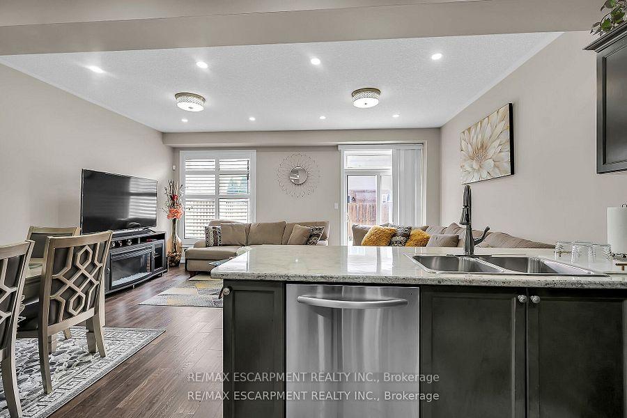 Photo 14 of 8 Charleswood Crescent, Hamilton, Stoney Creek — HOMEH