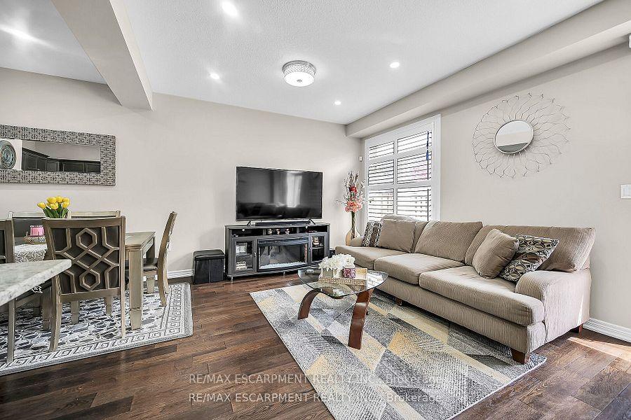 Photo 5 of 8 Charleswood Crescent, Hamilton, Stoney Creek — HOMEH