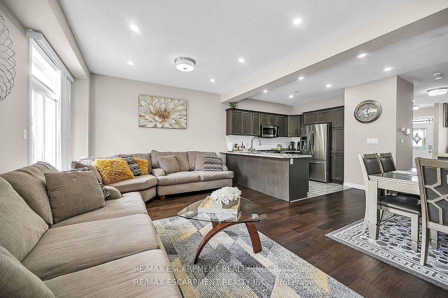 Photo 7 of 8 Charleswood Crescent, Hamilton, Stoney Creek — HOMEH