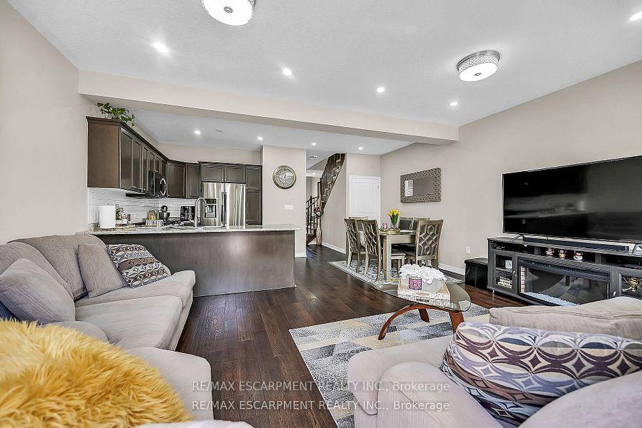 Photo 21 of 8 Charleswood Crescent, Hamilton, Stoney Creek — HOMEH