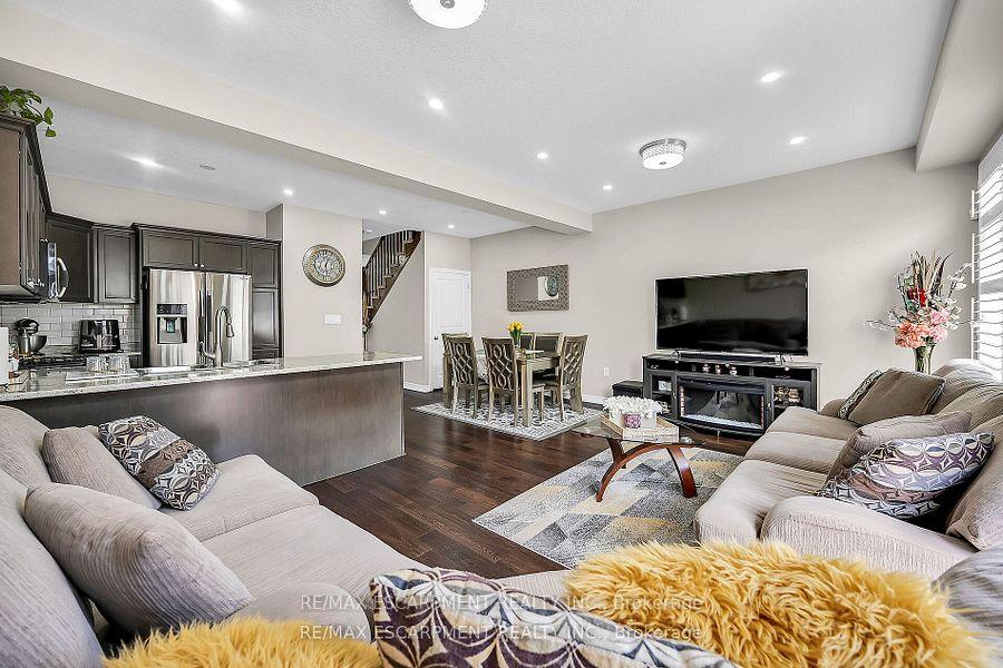 Photo 45 of 8 Charleswood Crescent, Hamilton, Stoney Creek — HOMEH