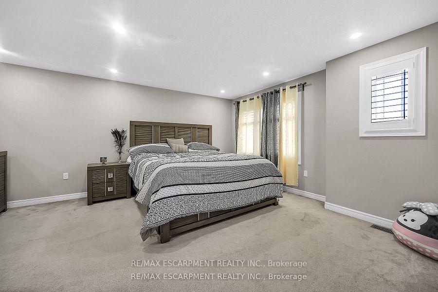 Photo 19 of 8 Charleswood Crescent, Hamilton, Stoney Creek — HOMEH