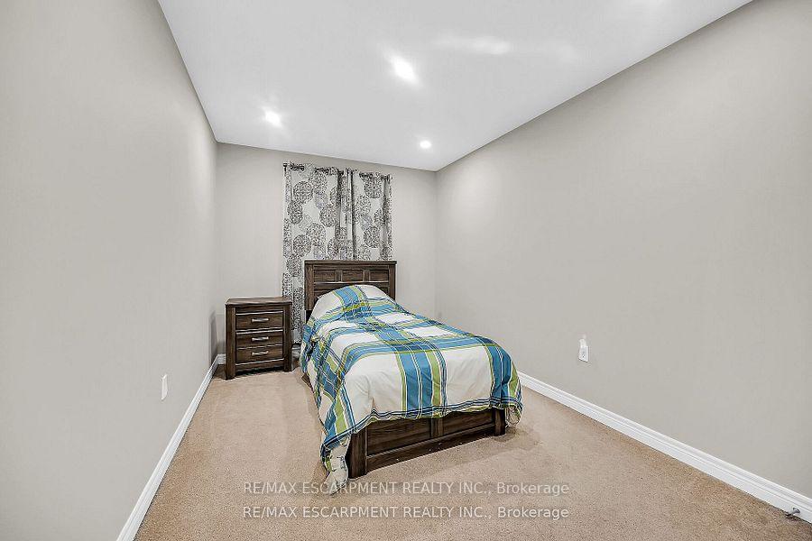 Photo 27 of 8 Charleswood Crescent, Hamilton, Stoney Creek — HOMEH