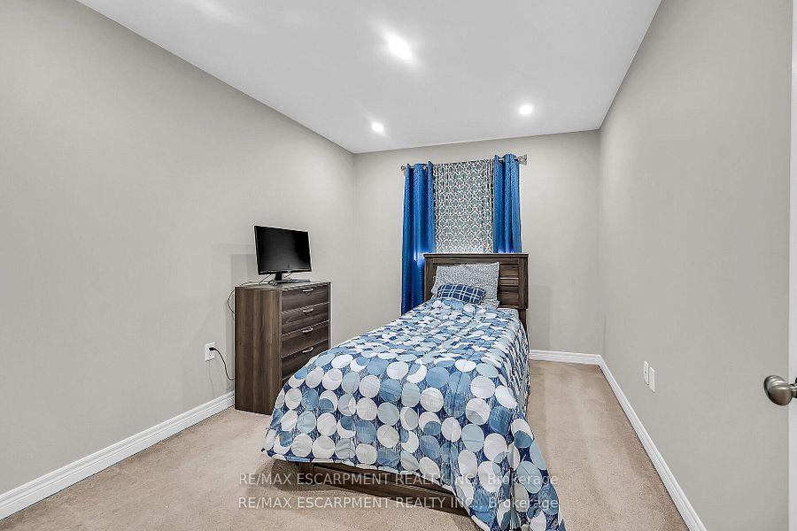 Photo 24 of 8 Charleswood Crescent, Hamilton, Stoney Creek — HOMEH