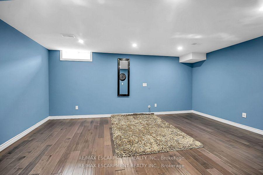 Photo 35 of 8 Charleswood Crescent, Hamilton, Stoney Creek — HOMEH