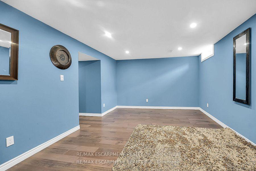 Photo 33 of 8 Charleswood Crescent, Hamilton, Stoney Creek — HOMEH