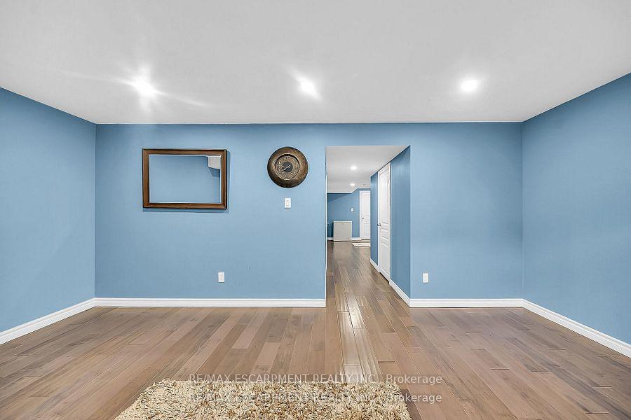 Photo 28 of 8 Charleswood Crescent, Hamilton, Stoney Creek — HOMEH