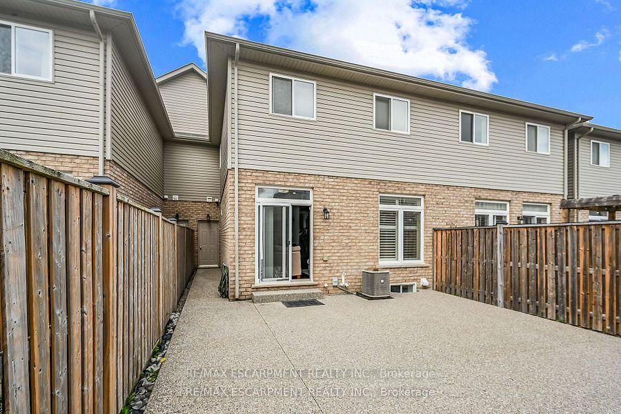 Photo 12 of 8 Charleswood Crescent, Hamilton, Stoney Creek — HOMEH