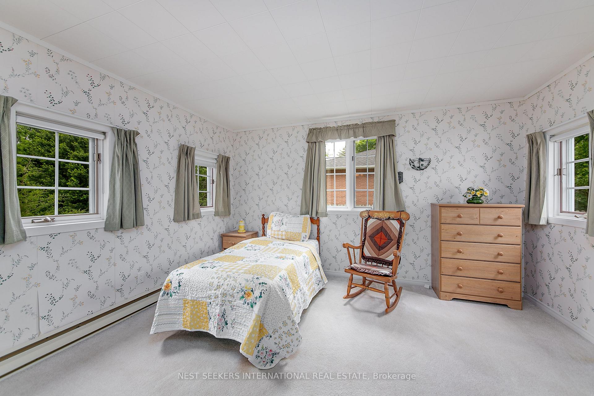 Photo 15 of 2 Empress Lane, Innisfil, Cookstown — HOMEH