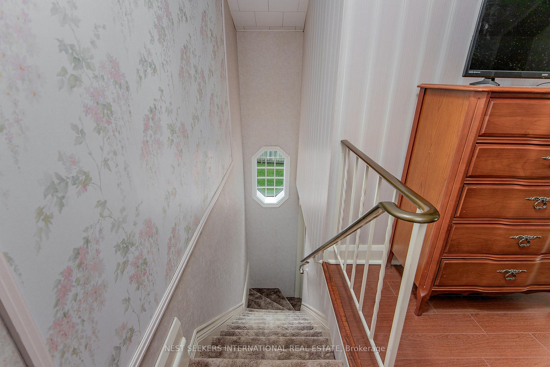 Photo 21 of 2 Empress Lane, Innisfil, Cookstown — HOMEH