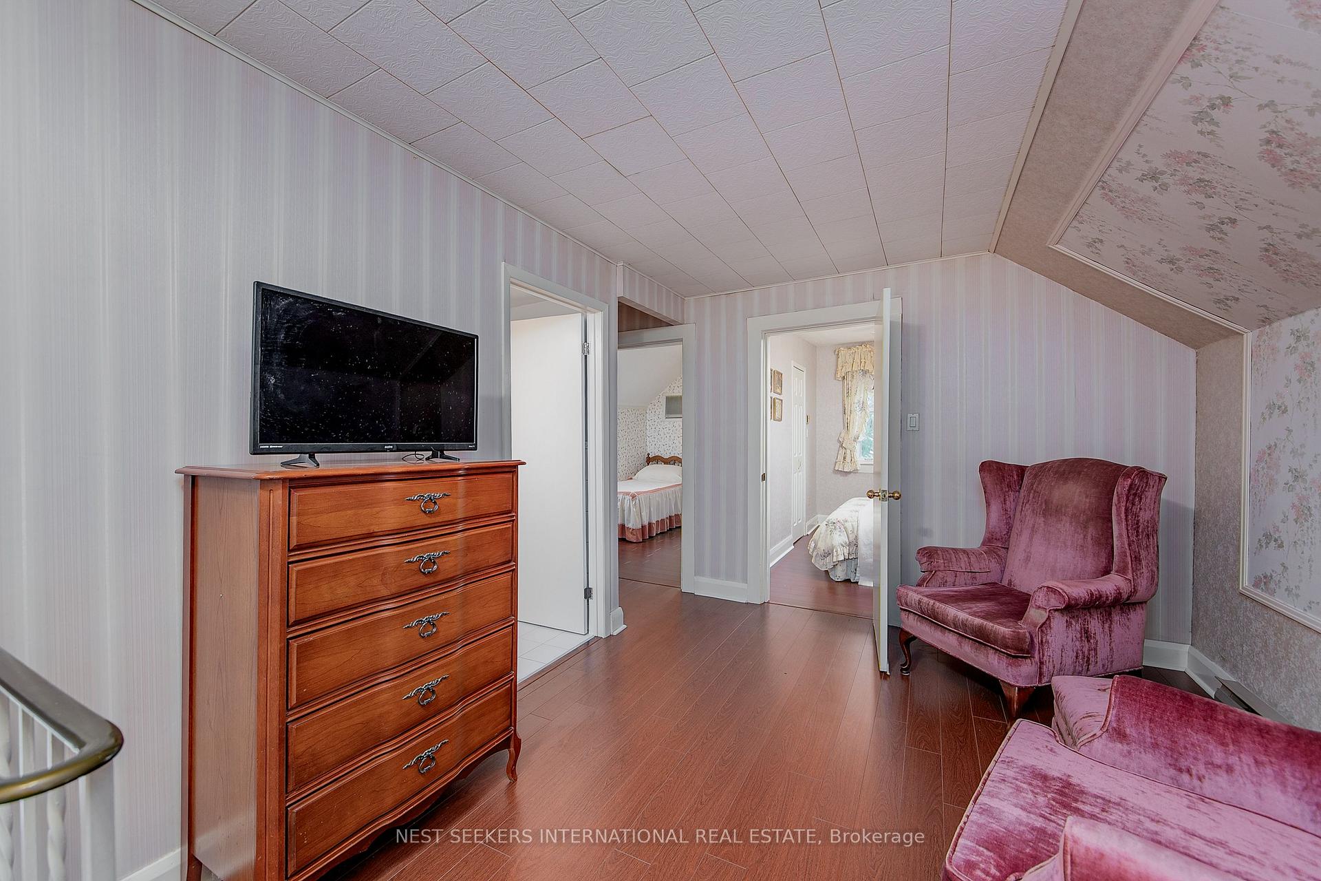 Photo 16 of 2 Empress Lane, Innisfil, Cookstown — HOMEH