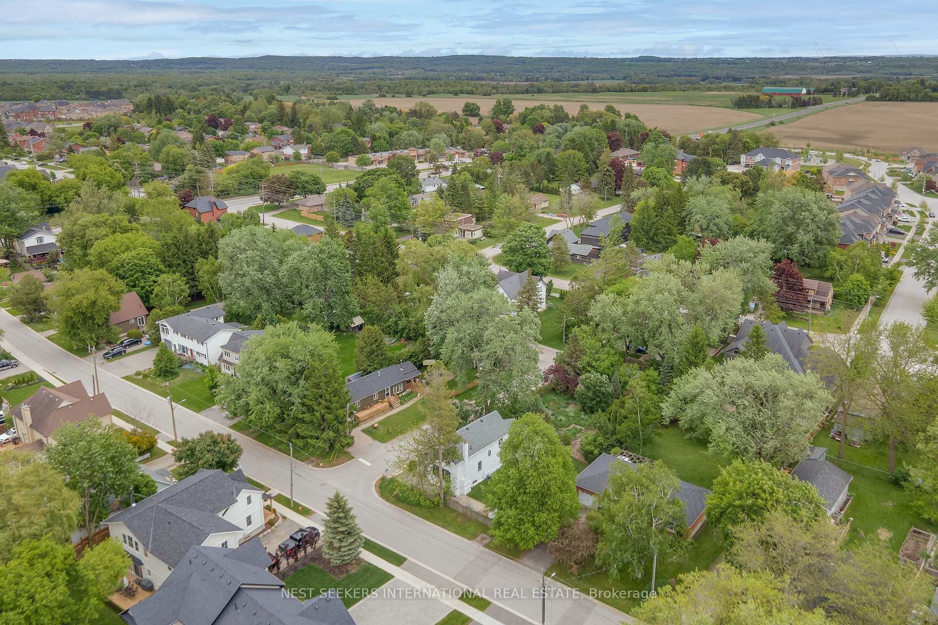 Photo 19 of 2 Empress Lane, Innisfil, Cookstown — HOMEH