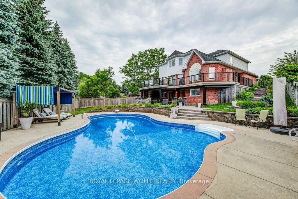 Photo 2 of 47 Forest Breeze Court, Kitchener — HOMEH