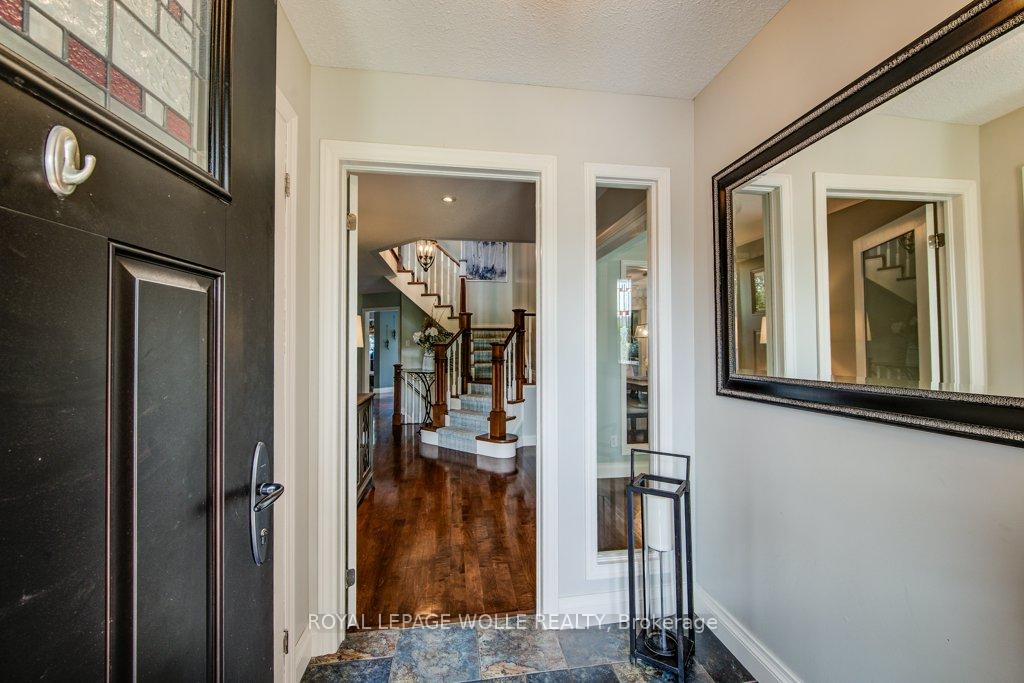 Photo 3 of 47 Forest Breeze Court, Kitchener — HOMEH