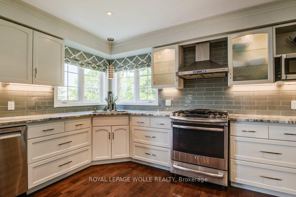 Photo 10 of 47 Forest Breeze Court, Kitchener — HOMEH