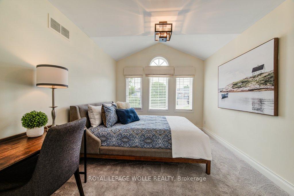 Photo 19 of 47 Forest Breeze Court, Kitchener — HOMEH