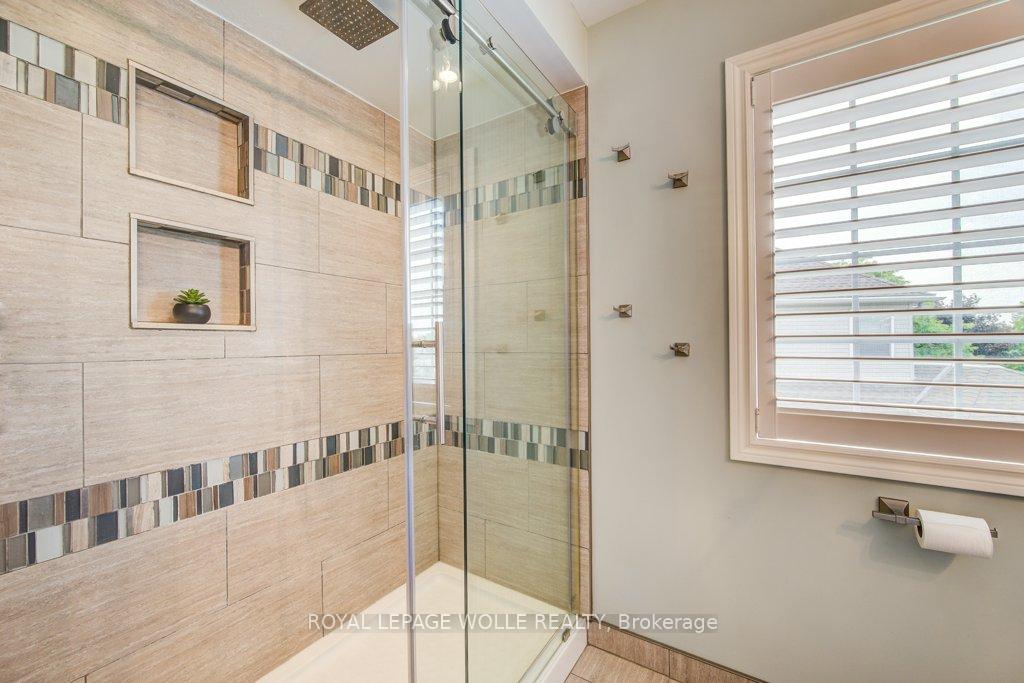 Photo 25 of 47 Forest Breeze Court, Kitchener — HOMEH