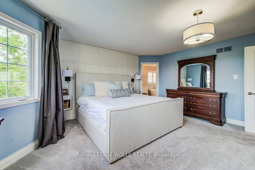 Photo 23 of 47 Forest Breeze Court, Kitchener — HOMEH