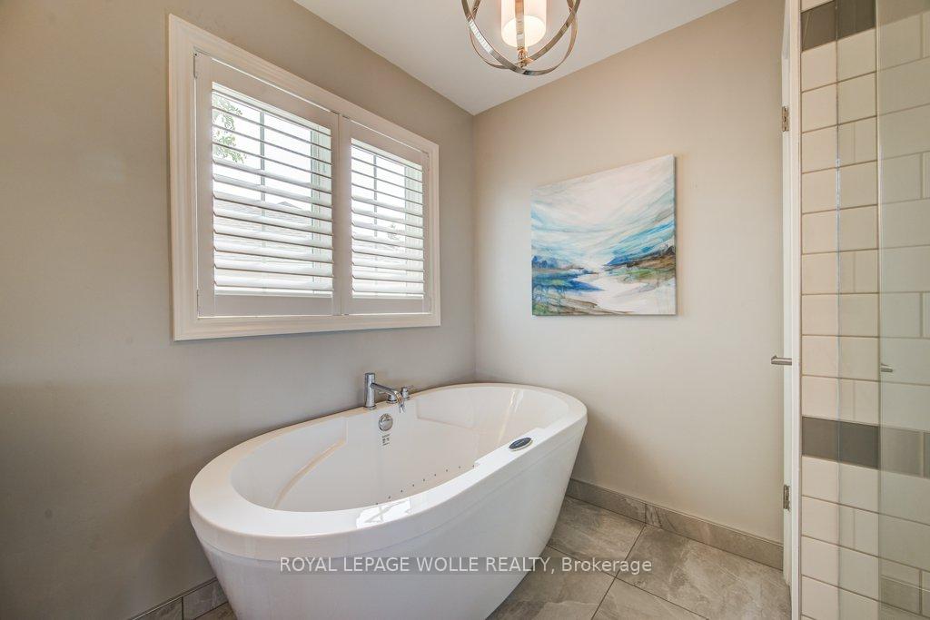 Photo 27 of 47 Forest Breeze Court, Kitchener — HOMEH