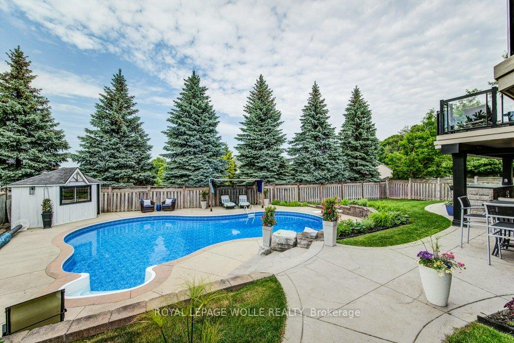 Photo 39 of 47 Forest Breeze Court, Kitchener — HOMEH