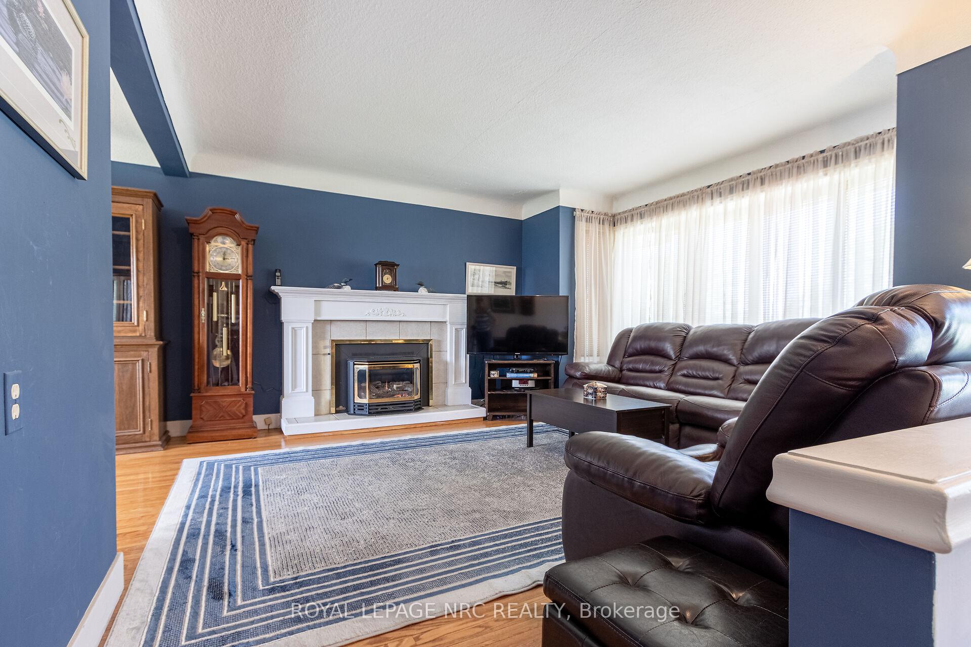 Photo 5 of 2 Juliana Crescent, St. Catharines, Lakeport — HOMEH