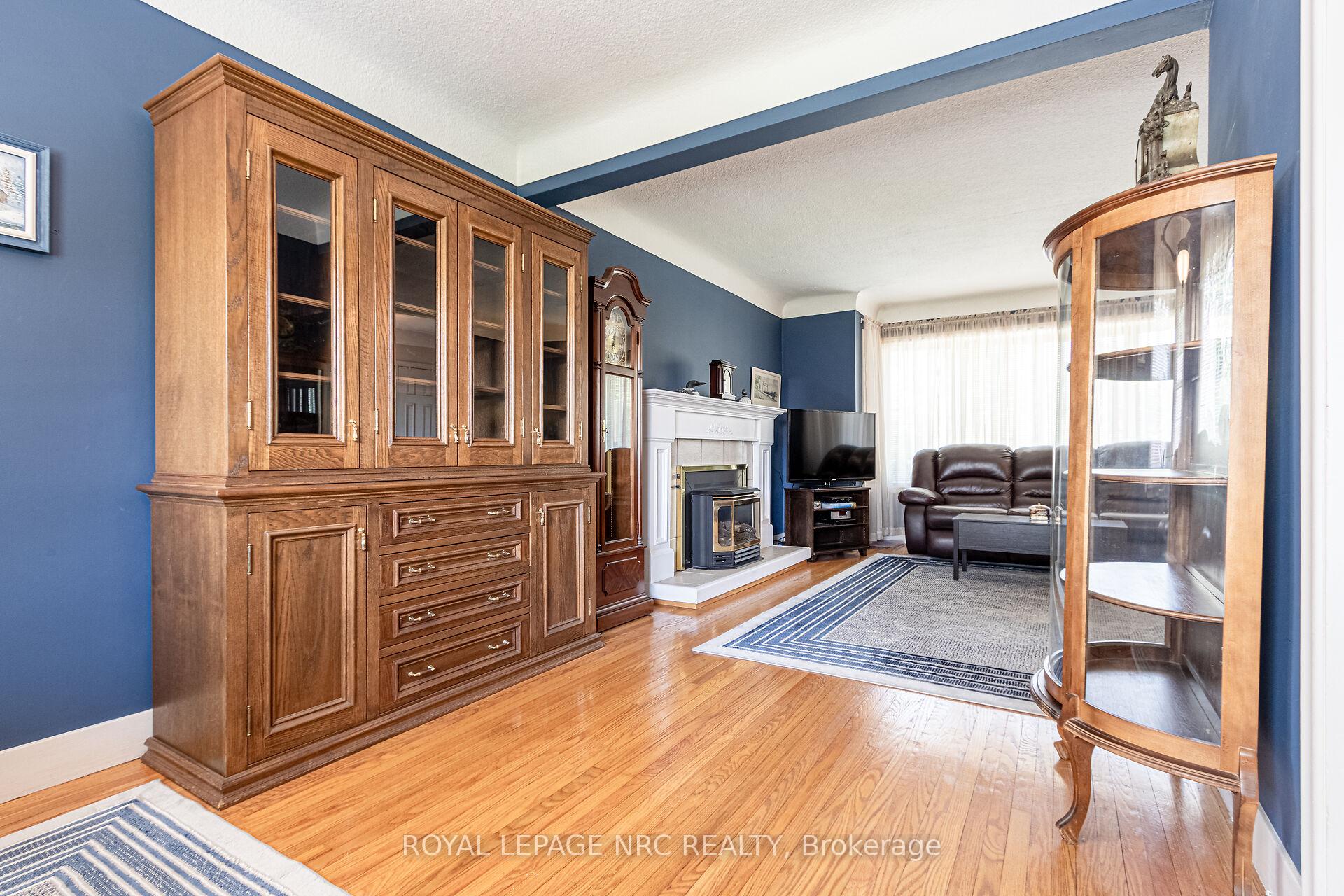 Photo 4 of 2 Juliana Crescent, St. Catharines, Lakeport — HOMEH