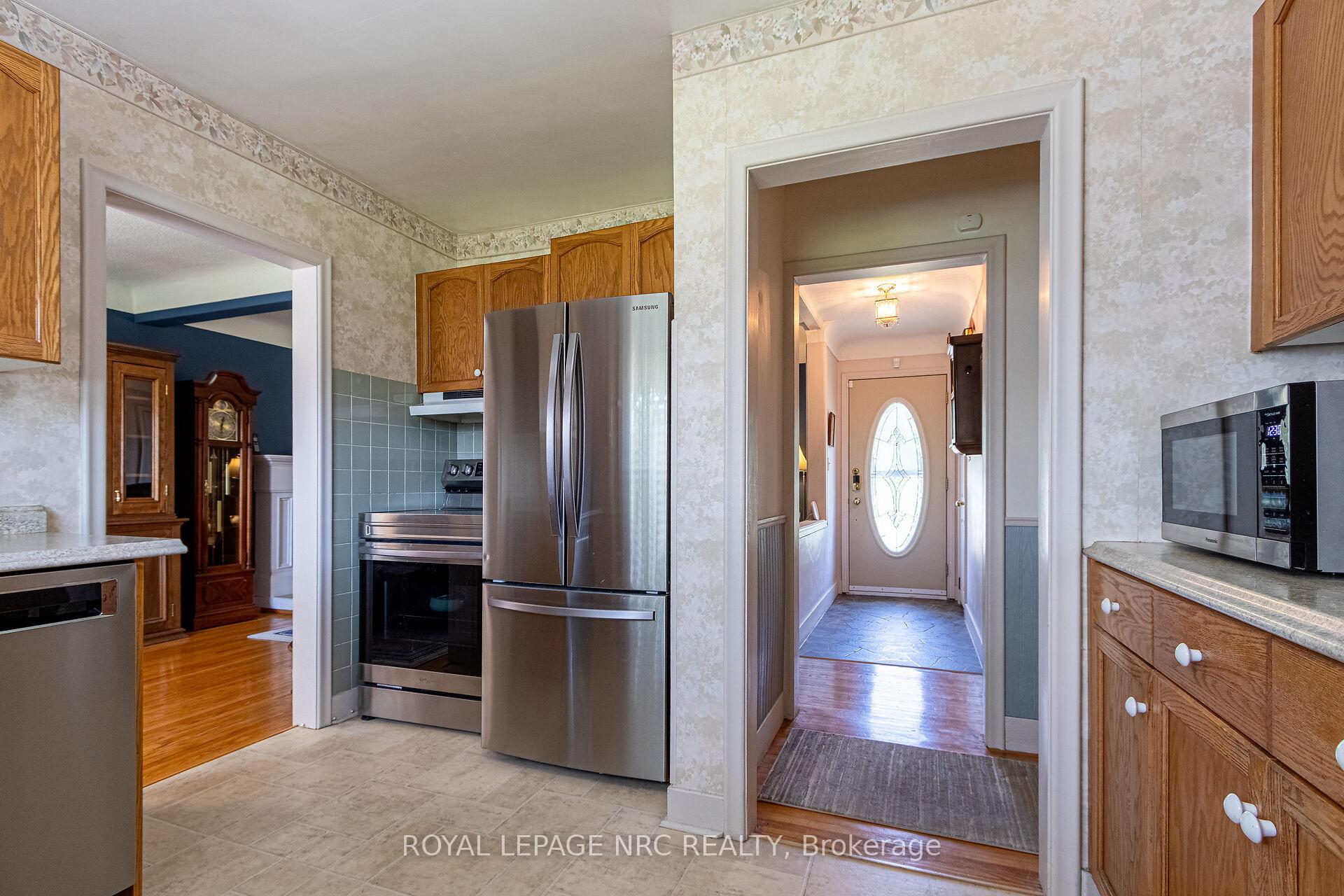 Photo 6 of 2 Juliana Crescent, St. Catharines, Lakeport — HOMEH