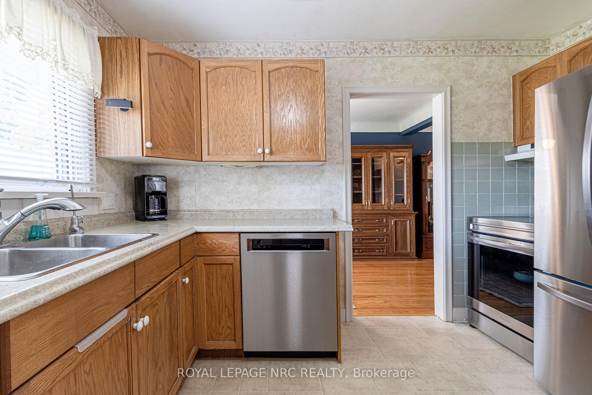 Photo 7 of 2 Juliana Crescent, St. Catharines, Lakeport — HOMEH