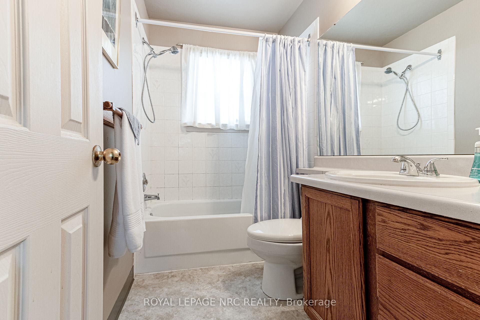 Photo 10 of 2 Juliana Crescent, St. Catharines, Lakeport — HOMEH