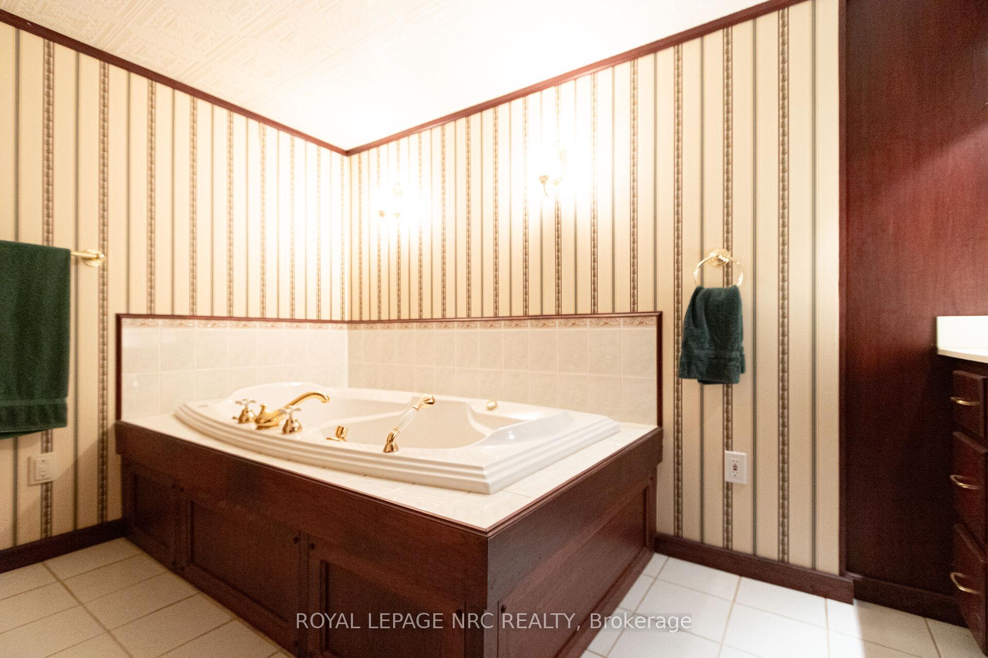 Photo 23 of 2 Juliana Crescent, St. Catharines, Lakeport — HOMEH