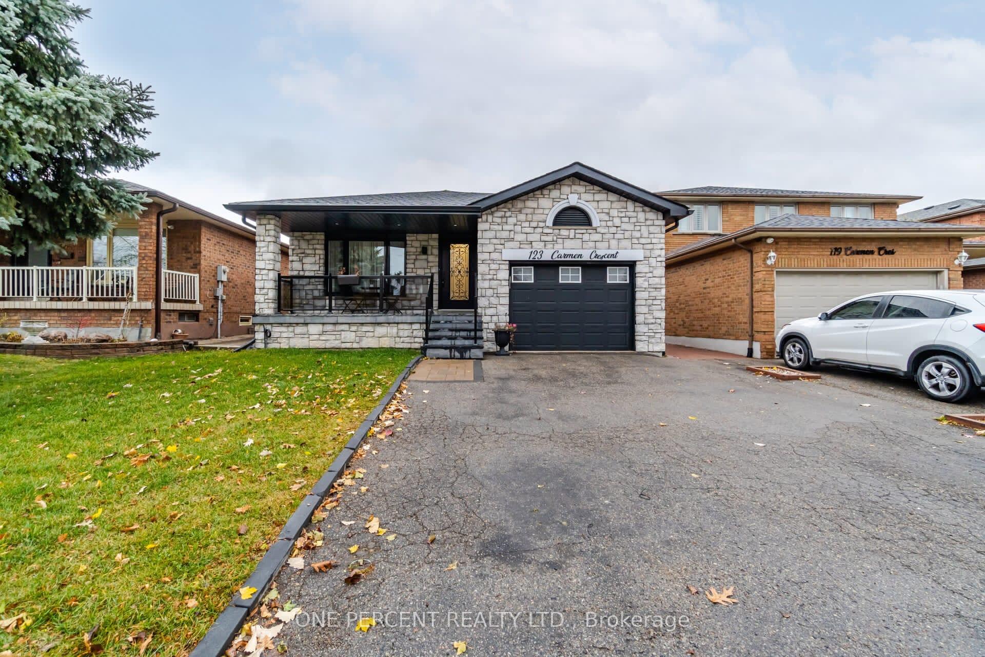 Photo 2 of 123 Carmen Crescent, Vaughan, East Woodbridge — HOMEH