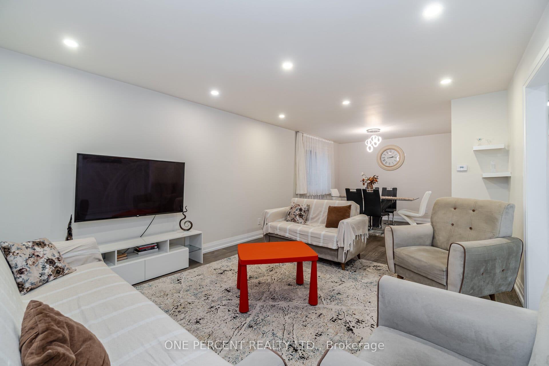 Photo 6 of 123 Carmen Crescent, Vaughan, East Woodbridge — HOMEH