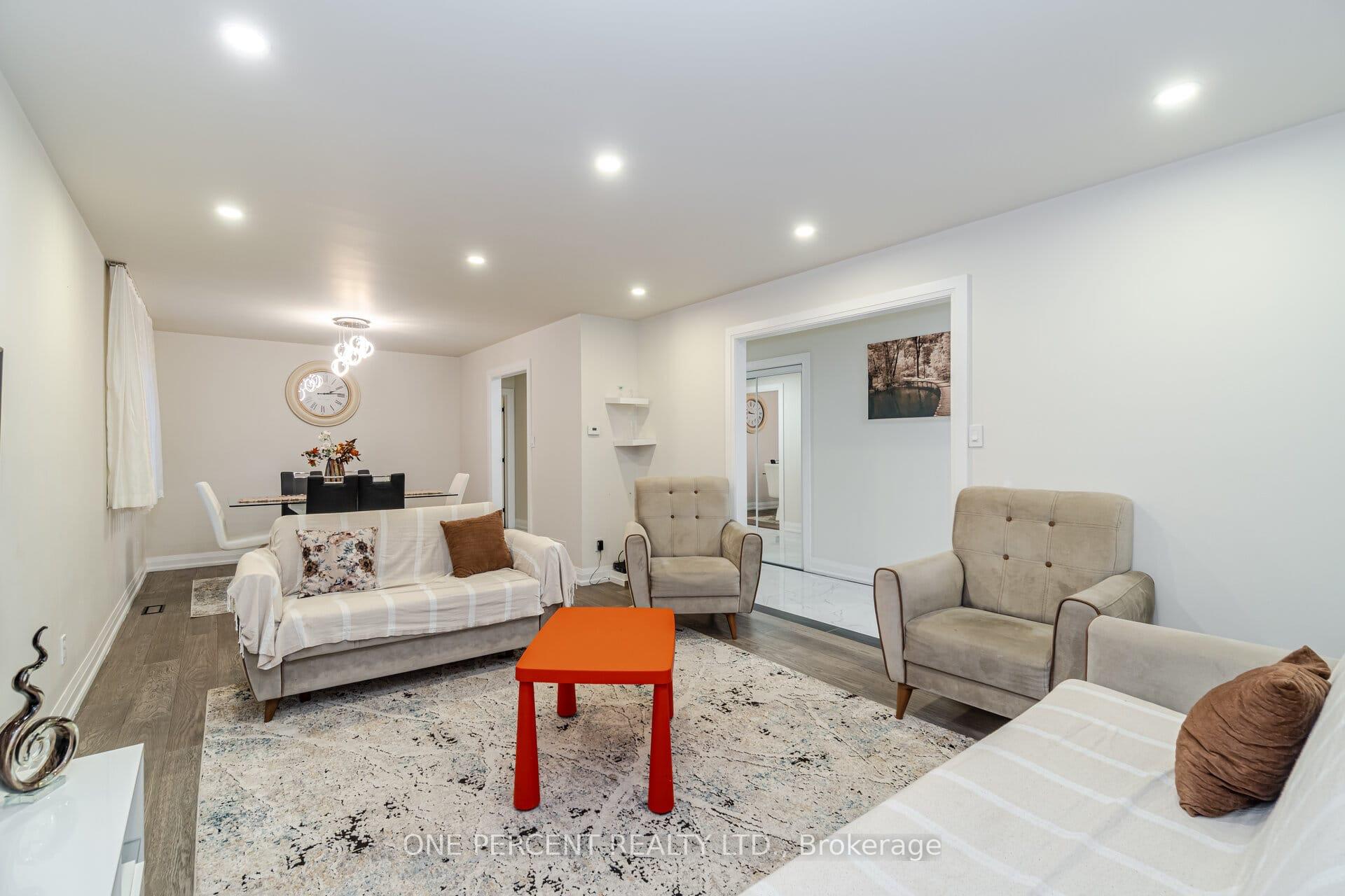 Photo 8 of 123 Carmen Crescent, Vaughan, East Woodbridge — HOMEH