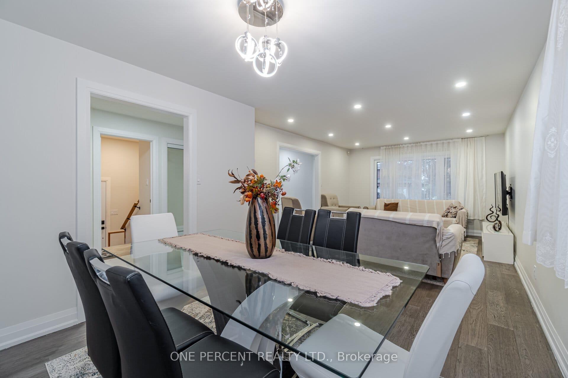 Photo 3 of 123 Carmen Crescent, Vaughan, East Woodbridge — HOMEH