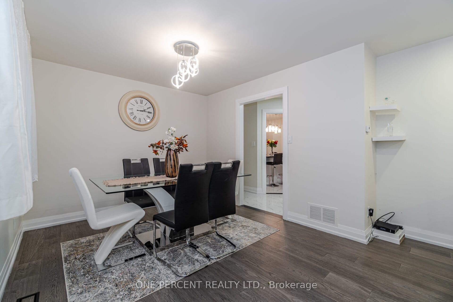Photo 5 of 123 Carmen Crescent, Vaughan, East Woodbridge — HOMEH
