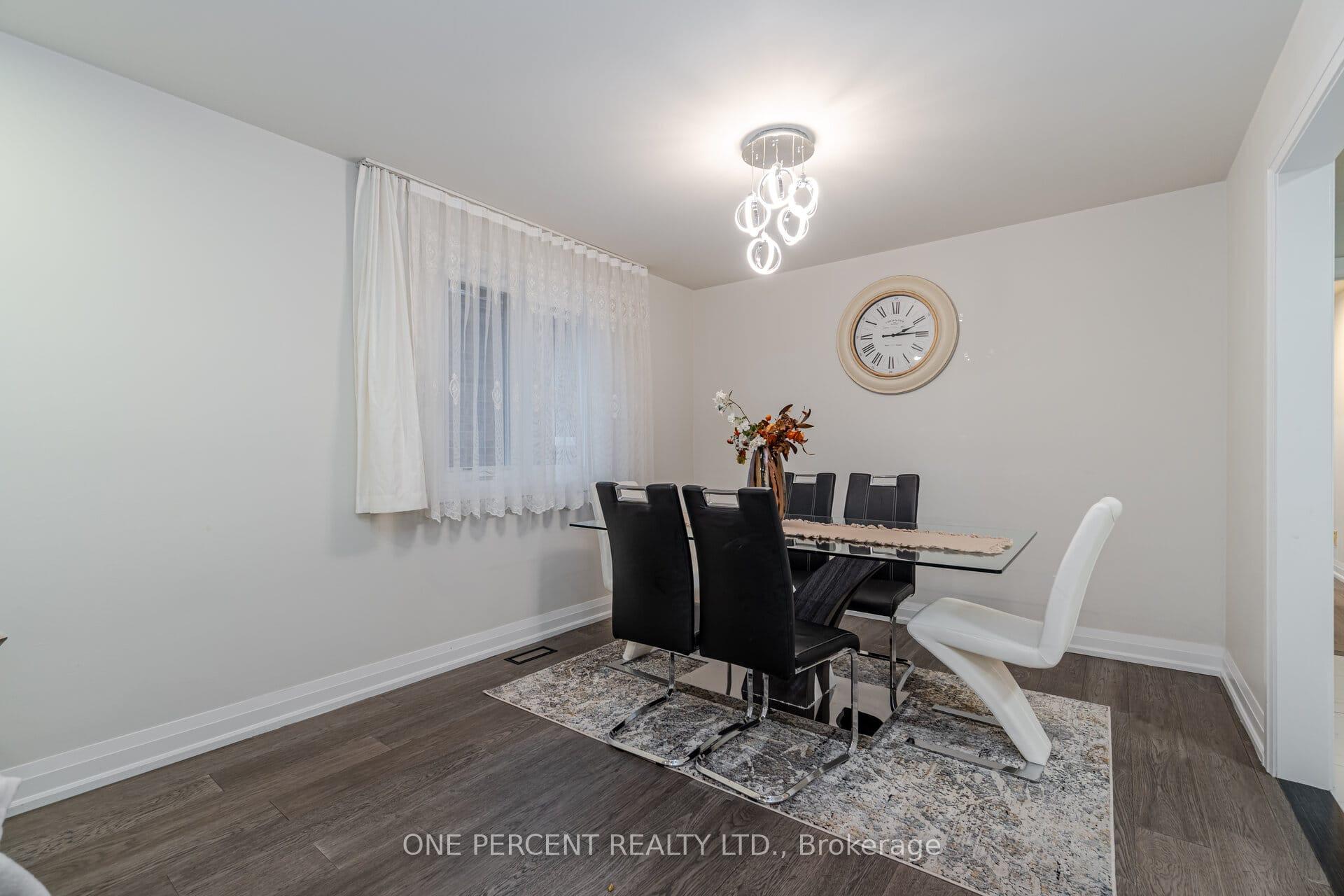 Photo 4 of 123 Carmen Crescent, Vaughan, East Woodbridge — HOMEH
