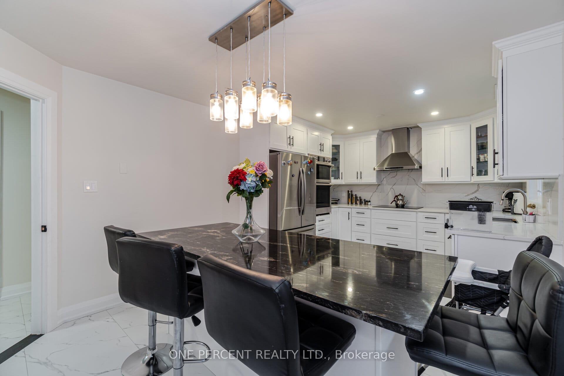 Photo 10 of 123 Carmen Crescent, Vaughan, East Woodbridge — HOMEH