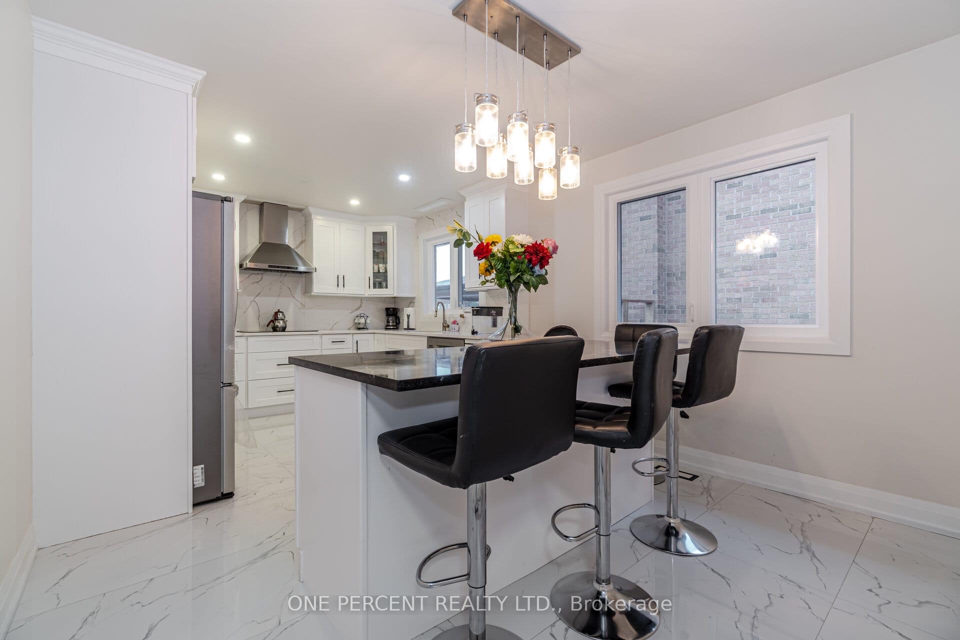 Photo 13 of 123 Carmen Crescent, Vaughan, East Woodbridge — HOMEH