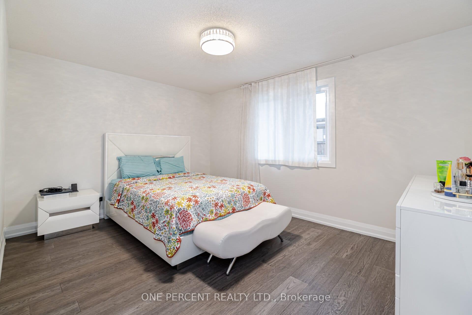 Photo 17 of 123 Carmen Crescent, Vaughan, East Woodbridge — HOMEH