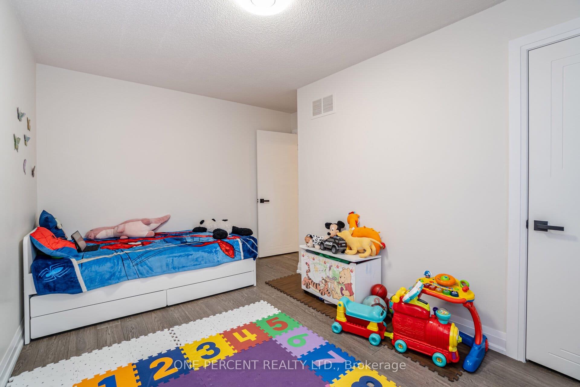 Photo 22 of 123 Carmen Crescent, Vaughan, East Woodbridge — HOMEH