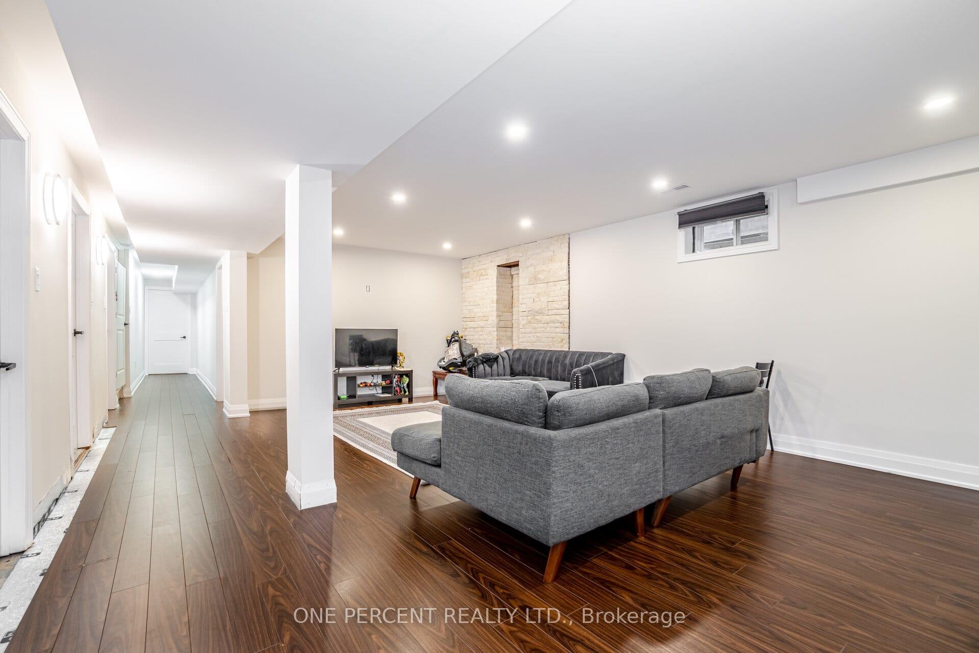 Photo 28 of 123 Carmen Crescent, Vaughan, East Woodbridge — HOMEH