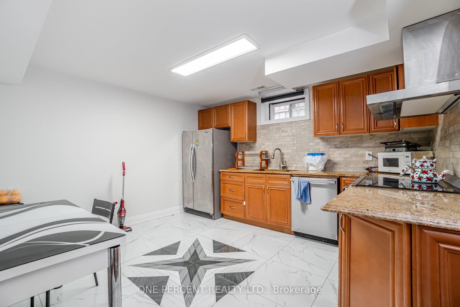 Photo 36 of 123 Carmen Crescent, Vaughan, East Woodbridge — HOMEH