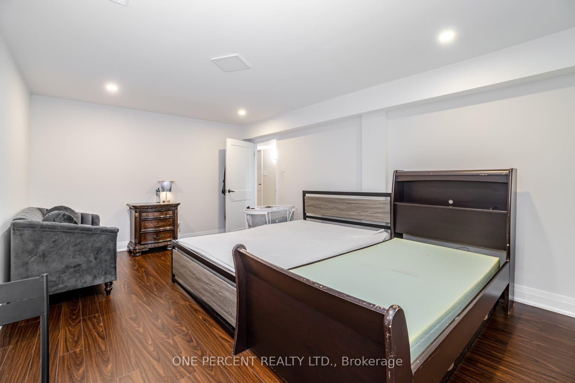 Photo 34 of 123 Carmen Crescent, Vaughan, East Woodbridge — HOMEH