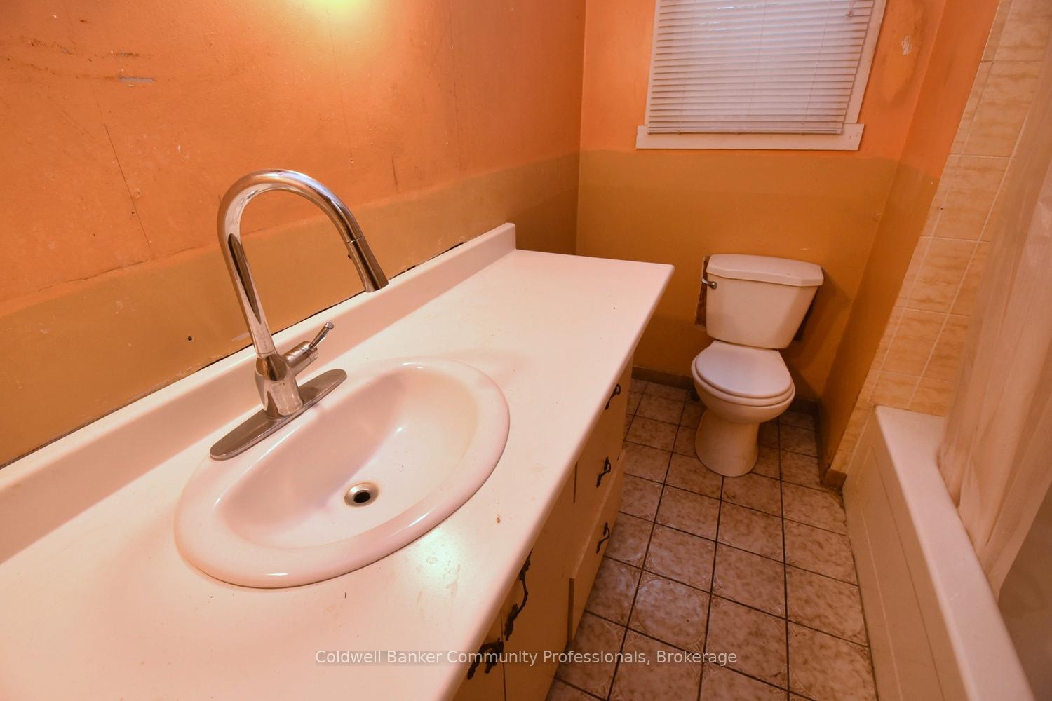 Photo 4 of 167 Prospect Street S, Hamilton, Blakeley — HOMEH