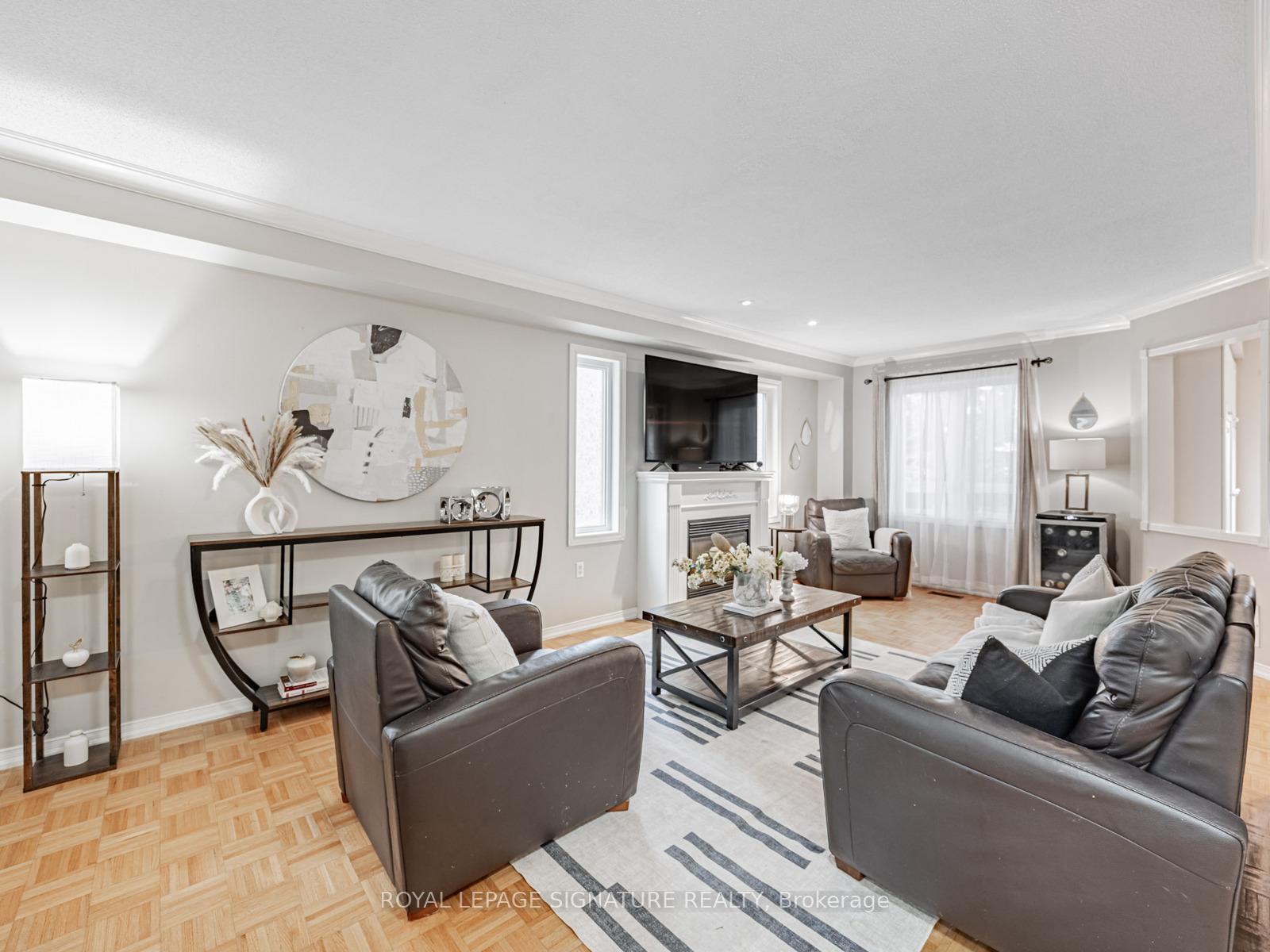 Photo 7 of 7 Knox Crescent, Whitby, Brooklin — HOMEH